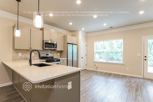 Building Photo - 2303 Buford Town Dr