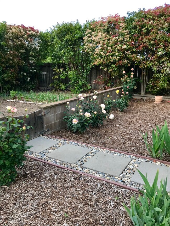 Building Photo - 3860 Linda Vista Ave