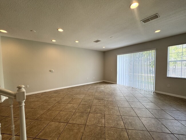 Building Photo - 10324 Fallsgrove St
