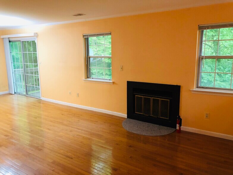 Building Photo - 6122 Cedar Ct