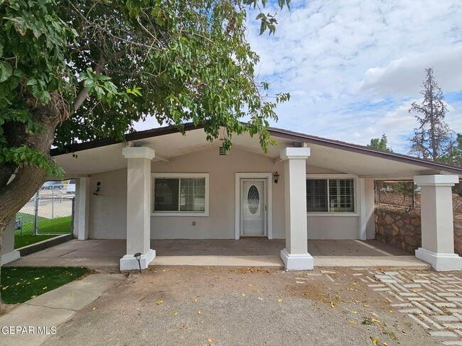 Primary Photo - 408 Fresno Dr