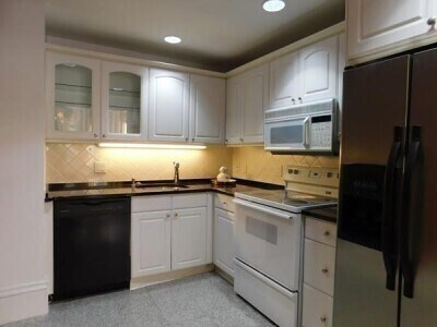 Building Photo - 482 Beacon St