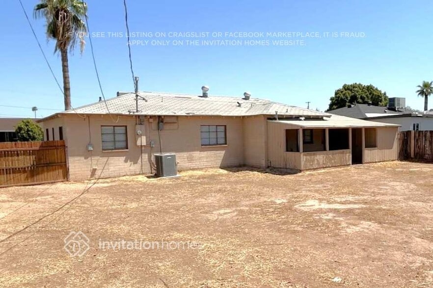 Building Photo - 1649 E 1st St