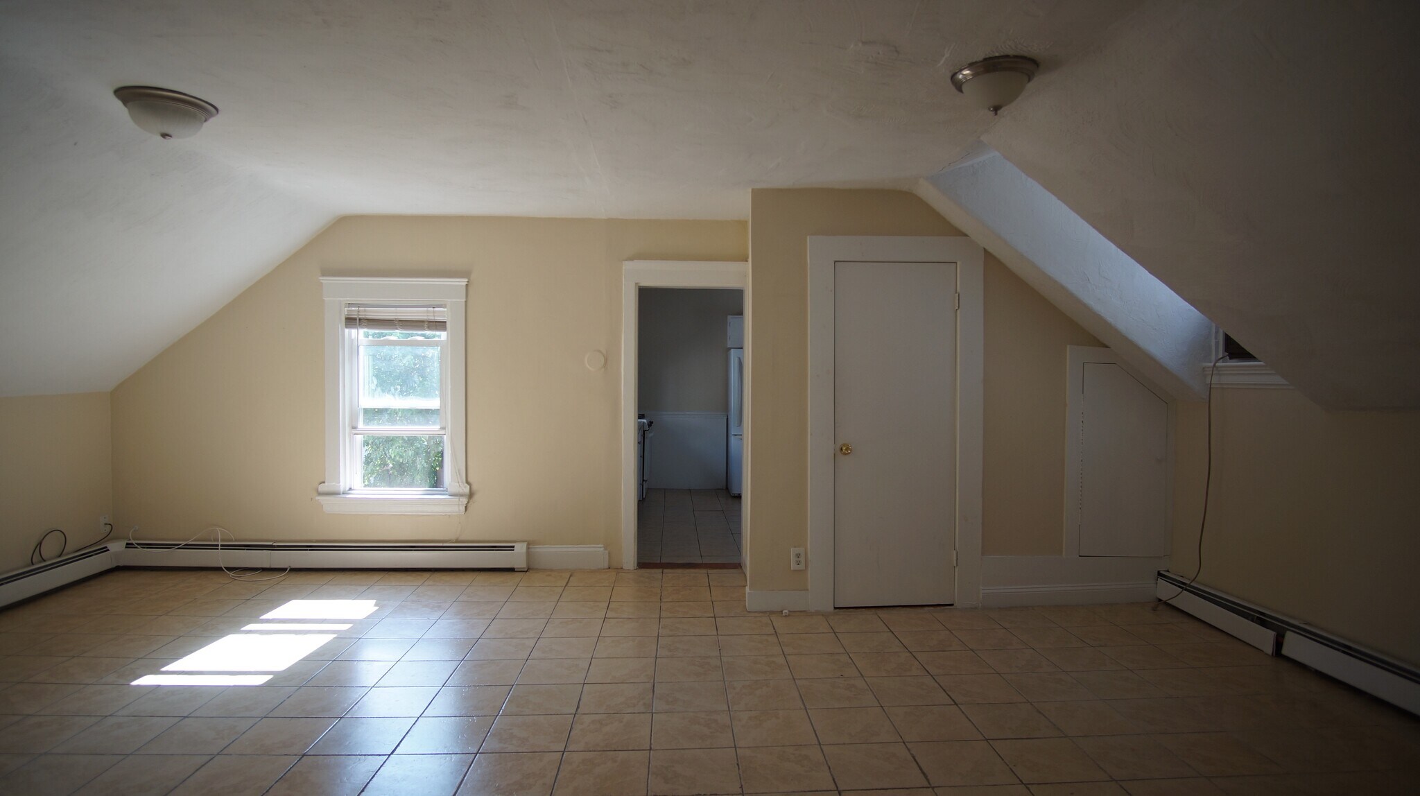 Building Photo - 137 Sutton St