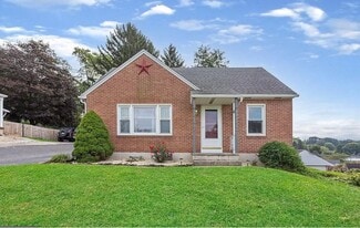 The home is conveniently located nearby shops, restaurants, downtown York, and the major highways o - 324 Woodland View Dr