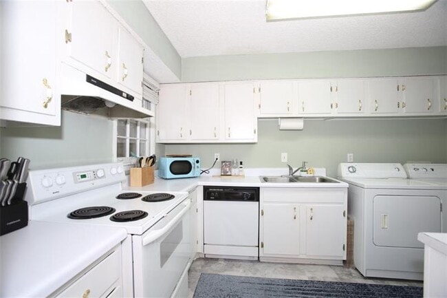 Building Photo - 2762 Farm Ln SE