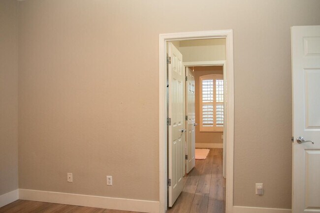 Building Photo - 1874 S 160th Ln