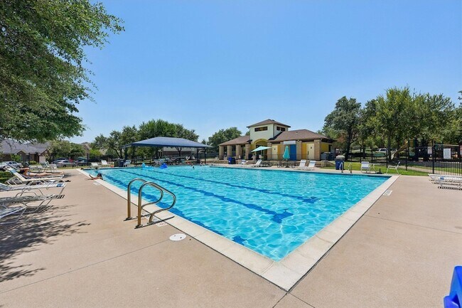 Building Photo - 640 Loma Cedro Bend