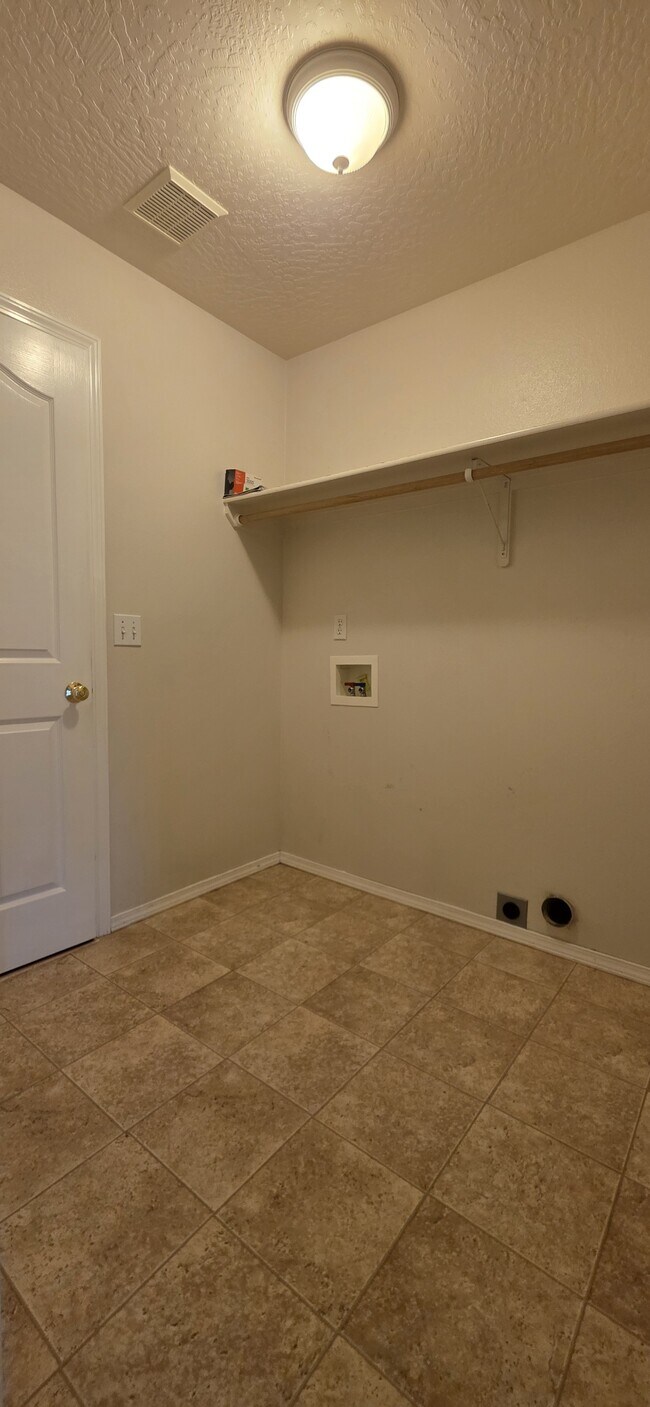 Building Photo - 2903 N Rough Stone Way