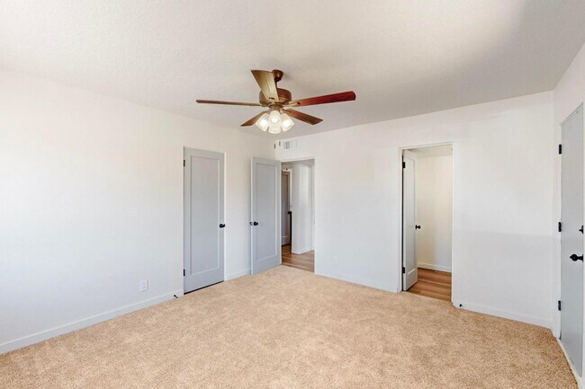 Building Photo - 2227 Inez Dr NE