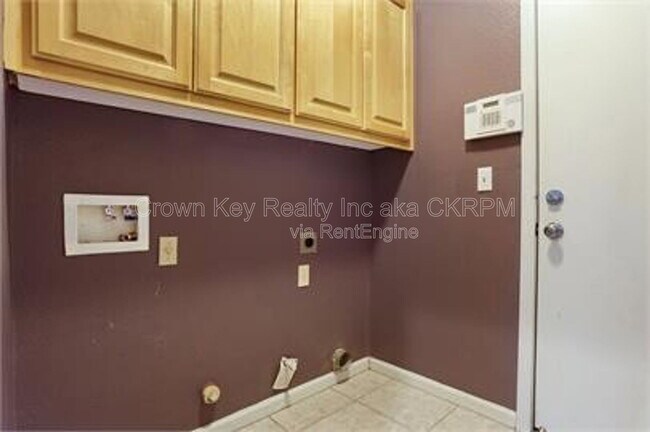 Building Photo - 1844 Oswego Ct