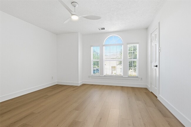 Building Photo - 1135 Eden Park Ln