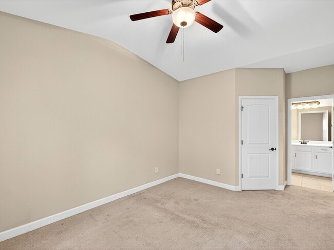 Building Photo - 110 Velena St