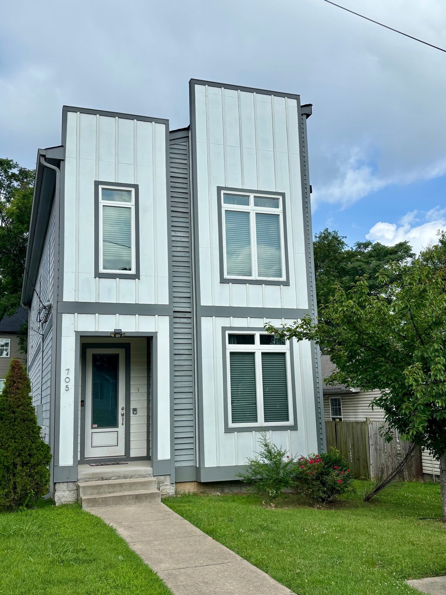 Building Photo - 705 29th Ave N