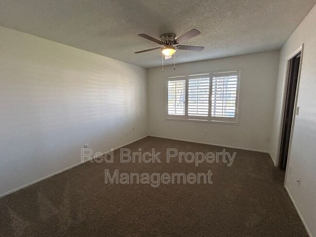 Building Photo - 526 W Donna Dr