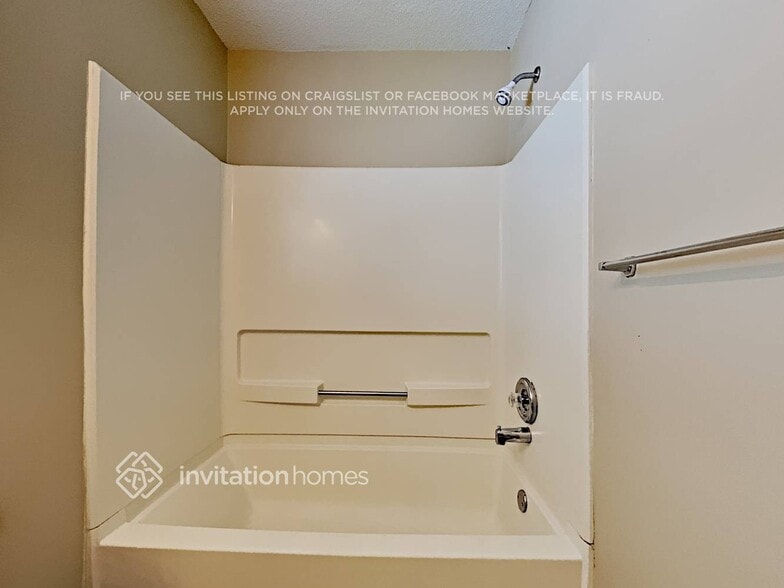 Building Photo - 5890 Graywood Cir SE