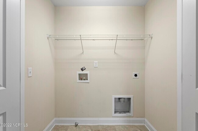 Building Photo - 305 Vilas Way S