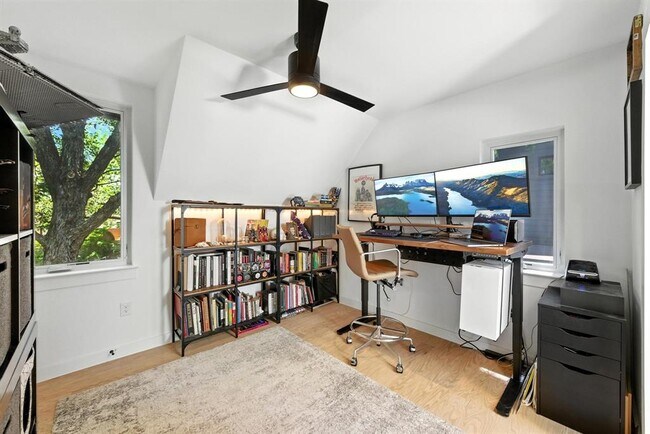 Building Photo - 4614 Englewood Dr