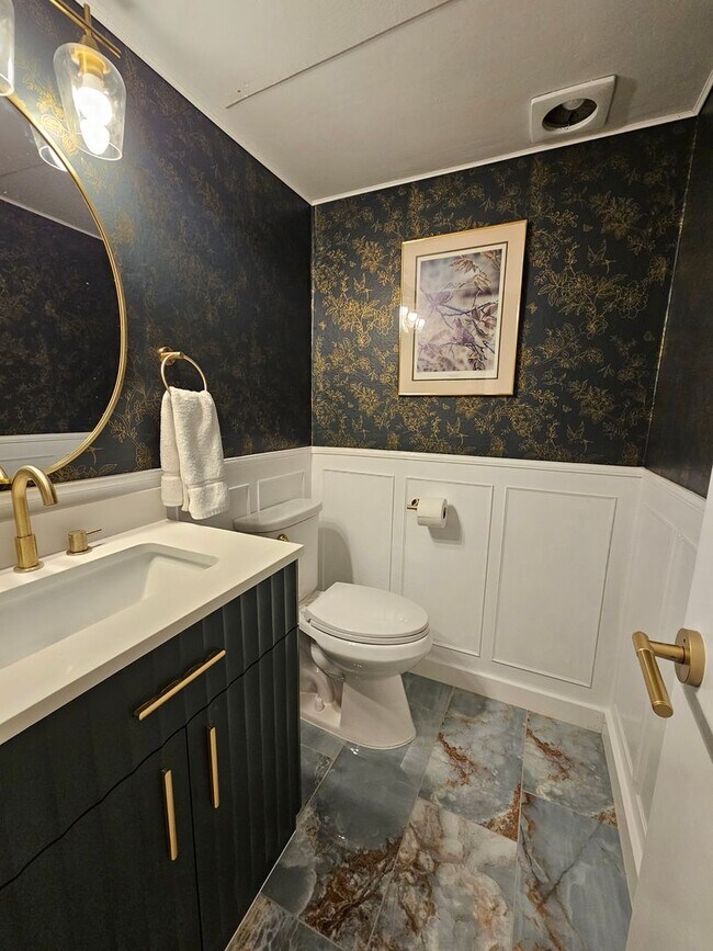 Building Photo - (1) Bed/(1.5) Bath Cardinal Creek Condo Avail NOW!