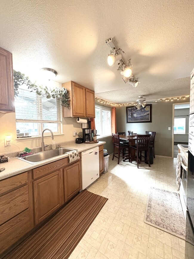 Building Photo - 13590 NW Coho Run