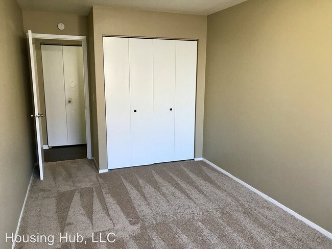 Building Photo - 795 6th St E