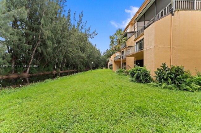 Building Photo - 430 Commodore Dr