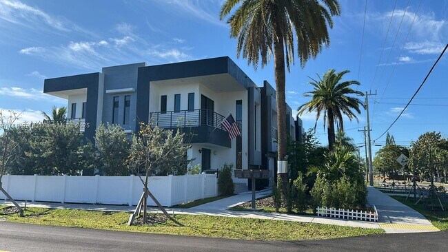 Building Photo - 2342 McKinley St