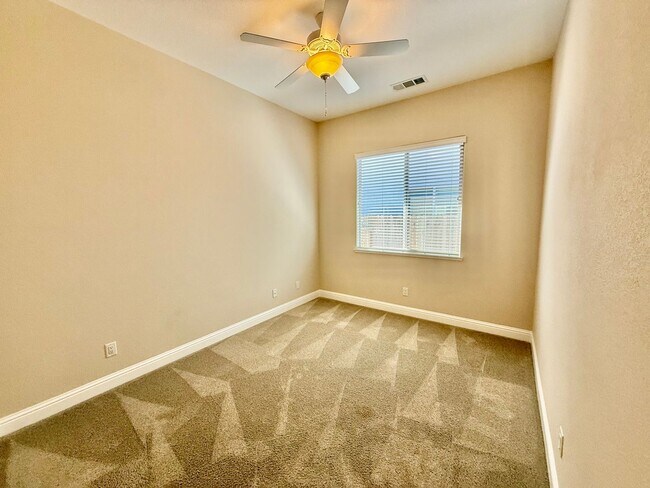 Building Photo - Beautiful home is available NOW
