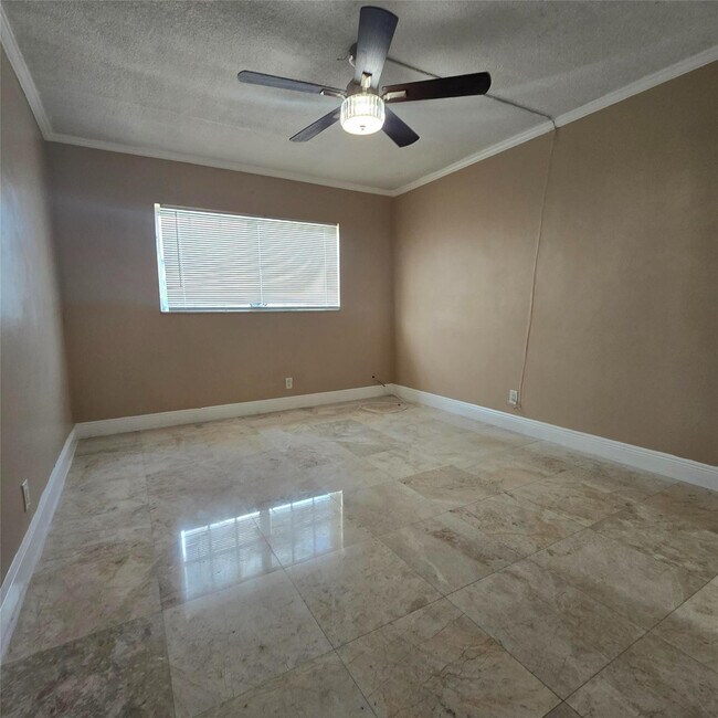 Building Photo - 2301 NE 14th Street Causeway