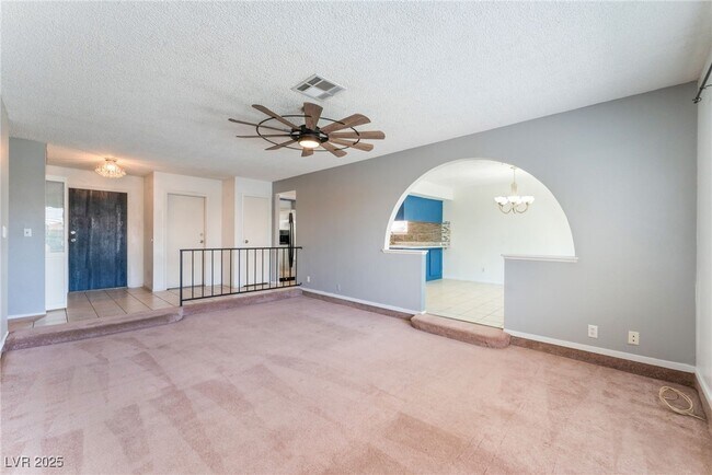 Building Photo - 6913 W Quail Hollow Dr