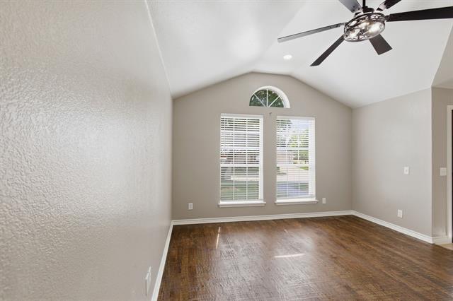 Building Photo - 1006 Lake Dallas Dr