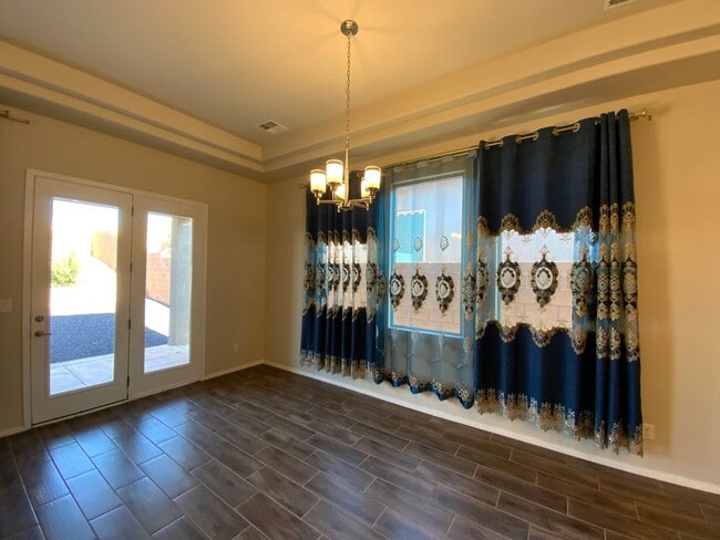 Building Photo - 4 Bedroom Single Story Home Available Near...