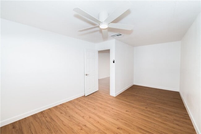 Building Photo - 4406 Scottsdale Rd