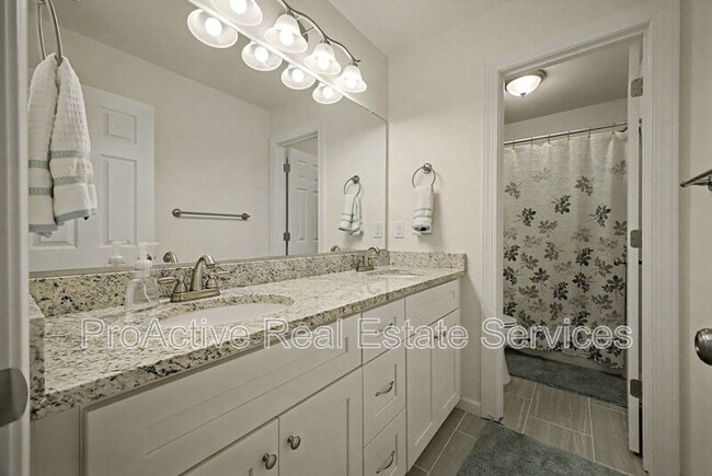 Building Photo - 3026 Peronne Ave