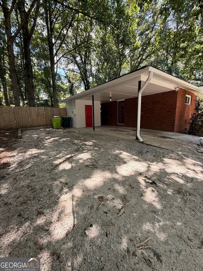 Building Photo - 317 Hilltop Circle Extension SW