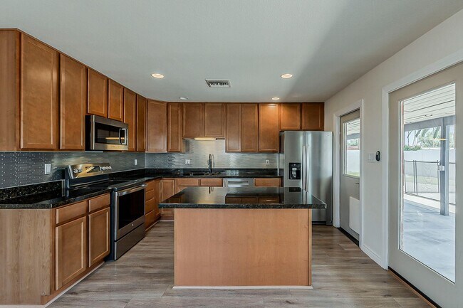 Building Photo - Three bedrooms and POOL in South Scottsdale!
