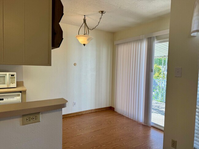 Building Photo - Bear Canyon Home