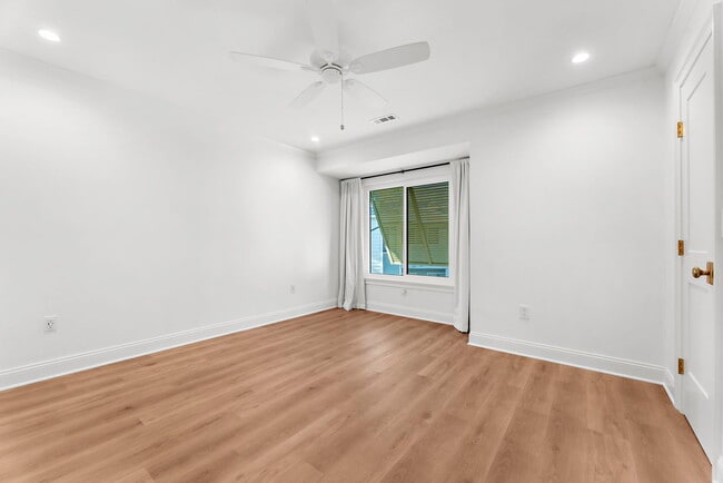 Building Photo - 1481 Center St Ext