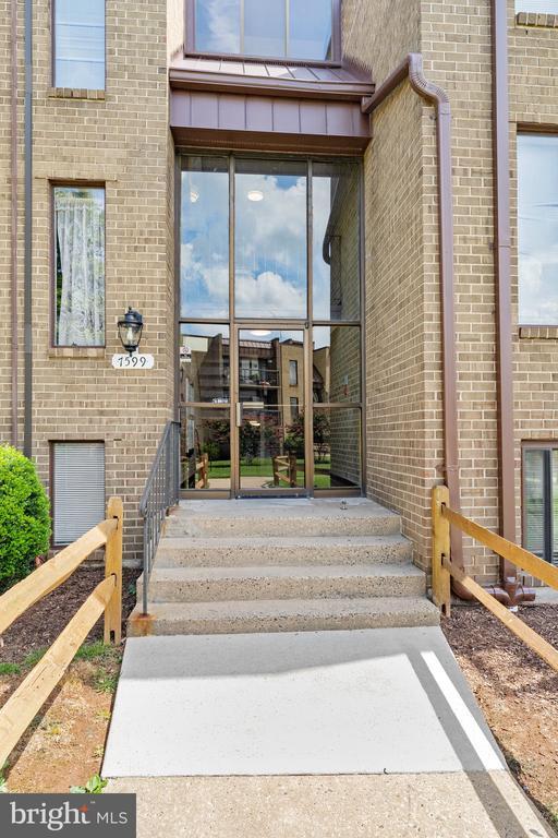Building Photo - 7599 Gales Ct