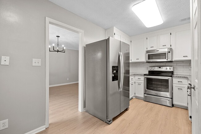 Building Photo - 315 Winding River Dr
