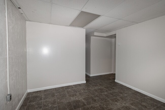 Building Photo - 4 Bed 2 Bath House on East Campus