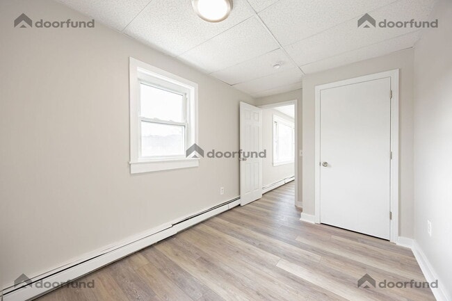 Building Photo - 4 Balloon Landing