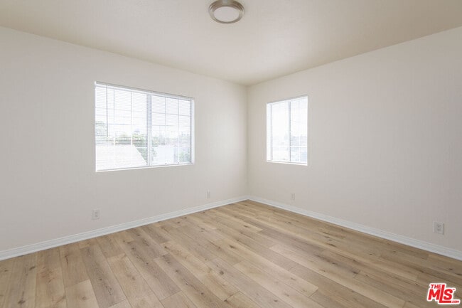 Building Photo - 2134 Cloverdale Ave