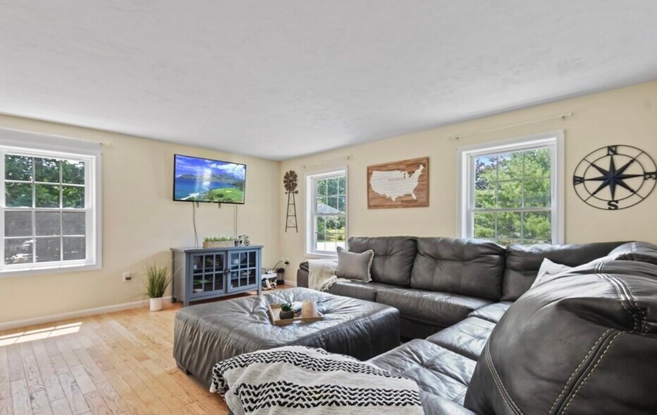 Building Photo - 27 Pine St