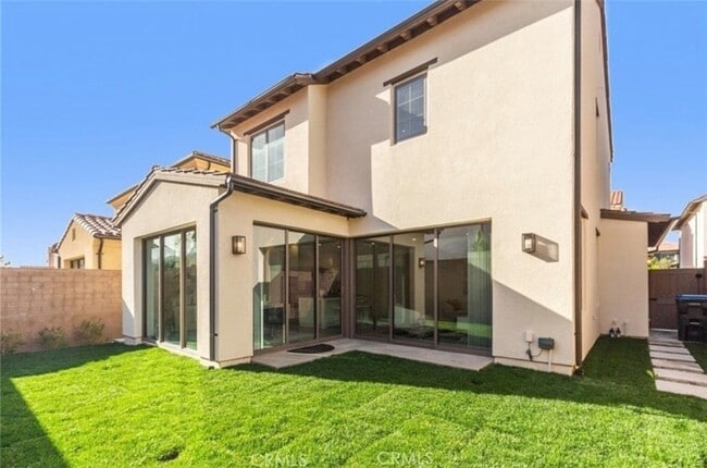 Building Photo - 119 Della