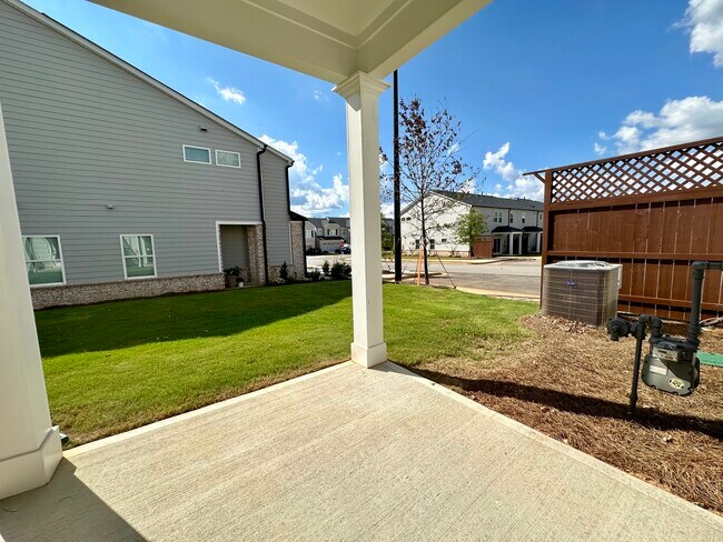 Building Photo - 690 Gabby Pt SW