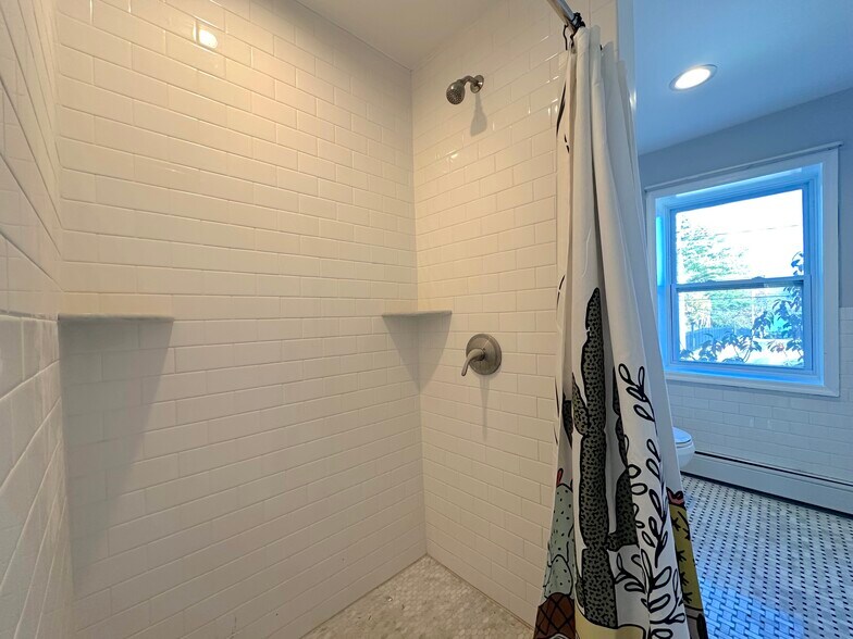 Building Photo - 71 Liberty St