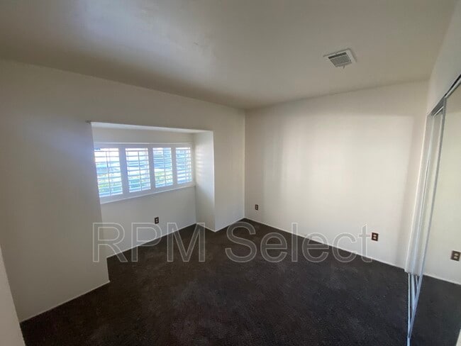 Building Photo - 1686 Somerset Pl