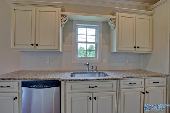 Building Photo - 4905 Saddle Ridge Dr SE
