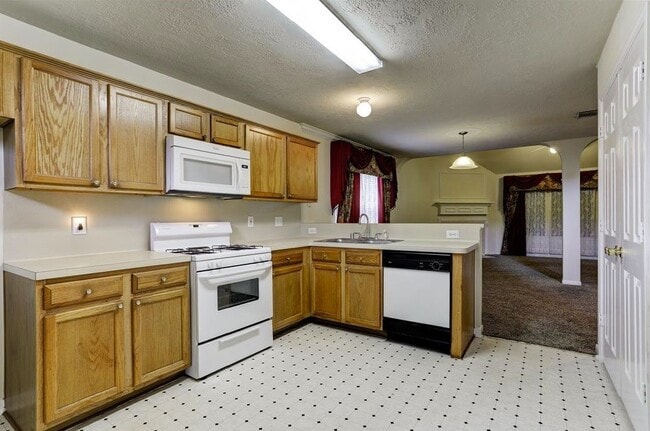 Building Photo - 3306 Signal Hill Dr